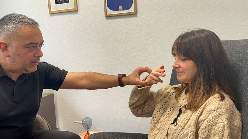 L'hypnose vous aide à arrêter de fumer simplement et efficacement.